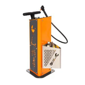 Velosipēdu remonta ministacija ar rokas pumpi, statīvu un instrumentu grozu (cinkota un krāsota RAL tonī)