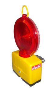 Brīdinājuma signāllukturis ar vietu 2 baterijām (15cd), sarkans (vienpusējs) ar stiprinājumu [NI]