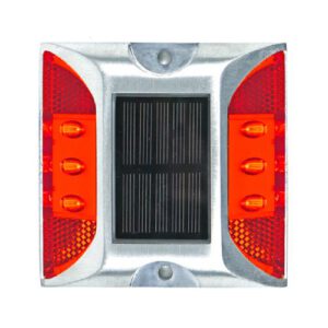 Ceļa atstarotājs ar saules baterijām (sarkans), kvadrātveida 123x133mm, h=22mm (kāja h=55mm) [W]